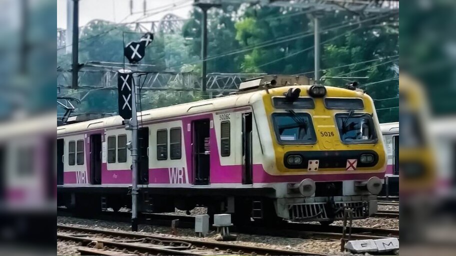  मुंबईकरांसाठी महत्त्वाची बातमी! पश्चिम रेल्वेवर आज साडेसहा तासांचा ब्लॉक; लोकलने प्रवास करण्याआधी हे वाचाच