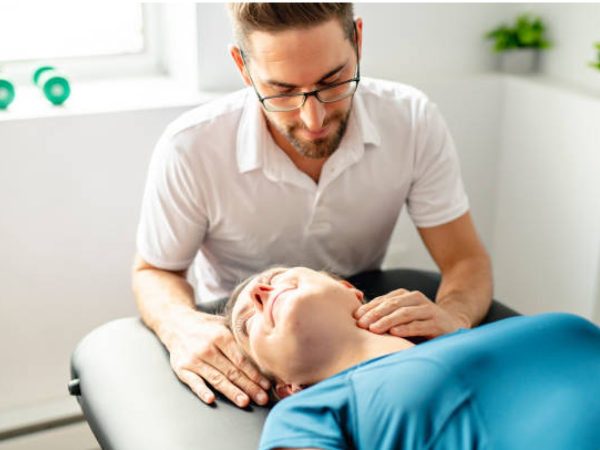 How to Become chiropractor Education Skills Salary Career Marathi News