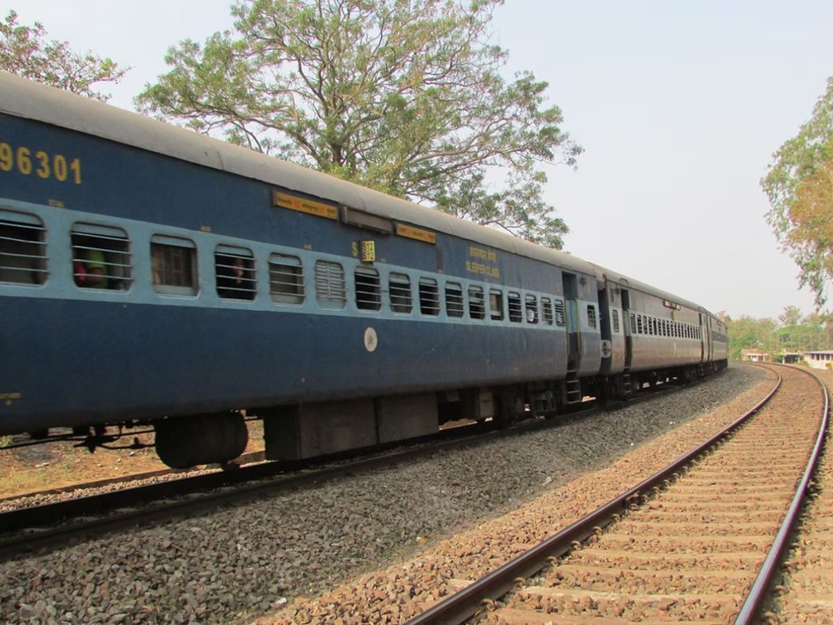 Nearest indian railway station to nepal distance