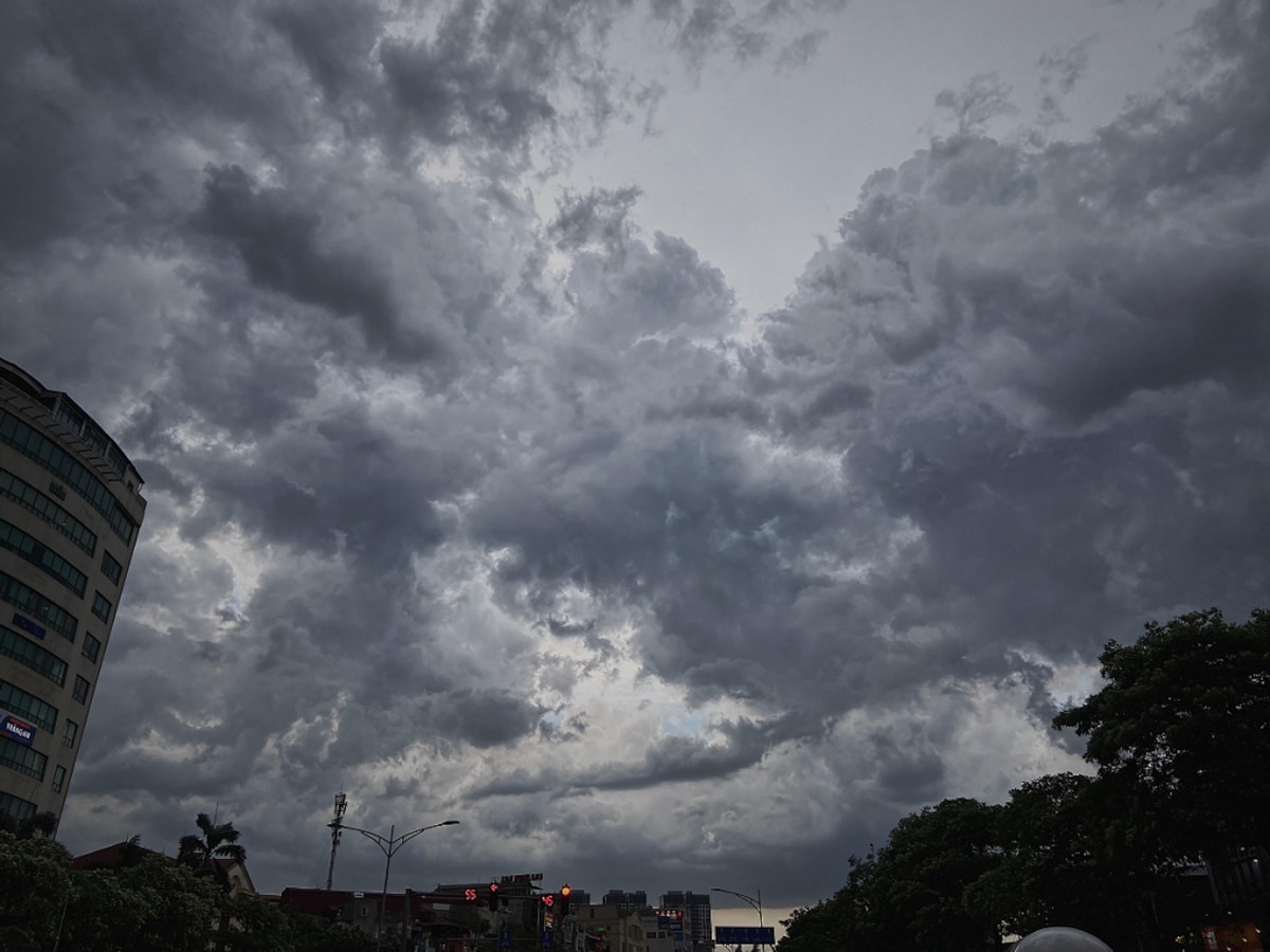 Maharashtra Weather News : हुश्श! अखेर पावसानं घेतली माघार; सुट्टीला खुशाल घराबाहेर पडा  title=