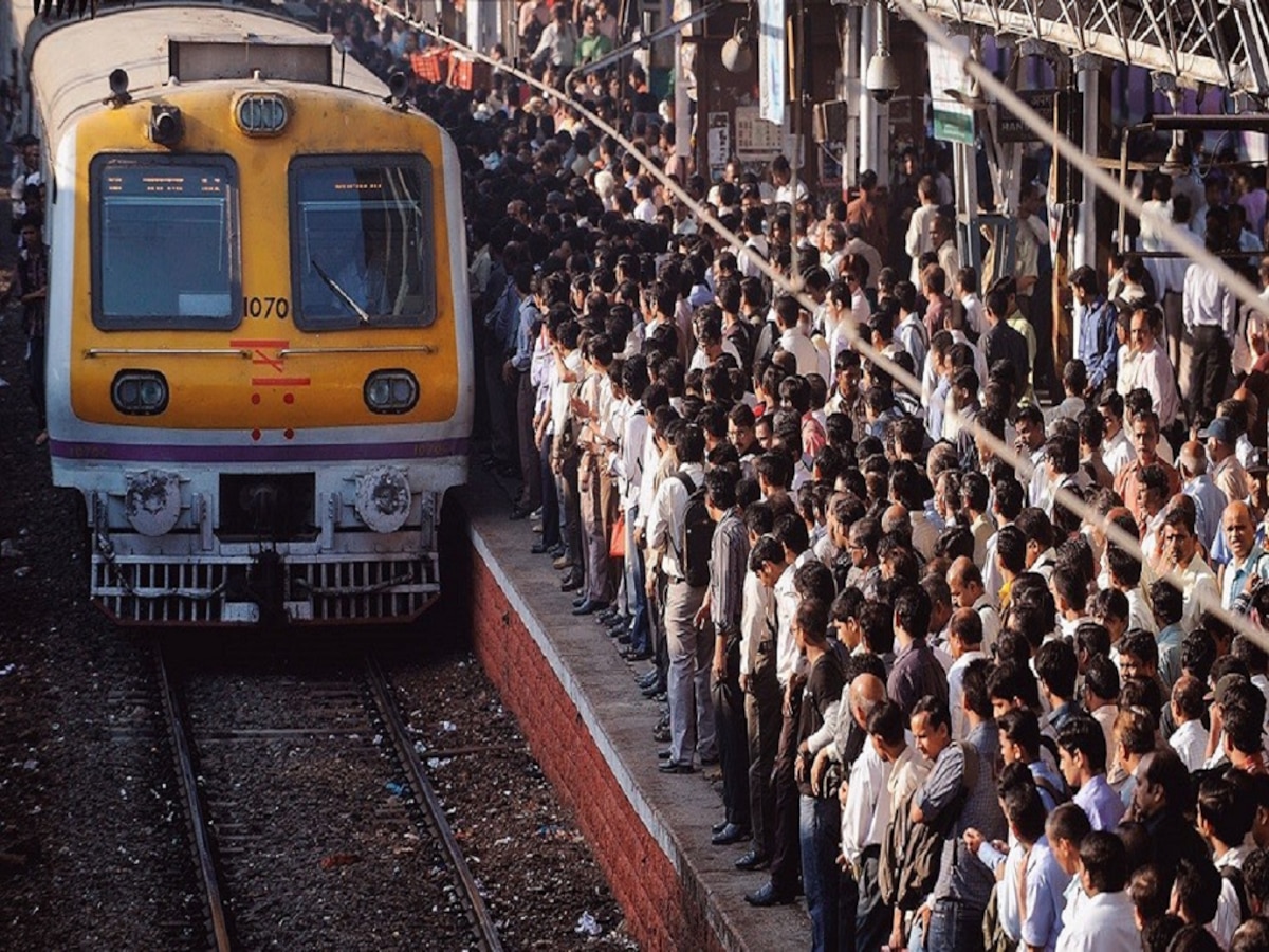 Mumbai Local Train : रविवारी मुंबई गाठायचीये? मेगाब्लॉकचं वेळापत्र पाहूनच बेत ठरवा, नाहीतर होईल पश्चाताप  title=