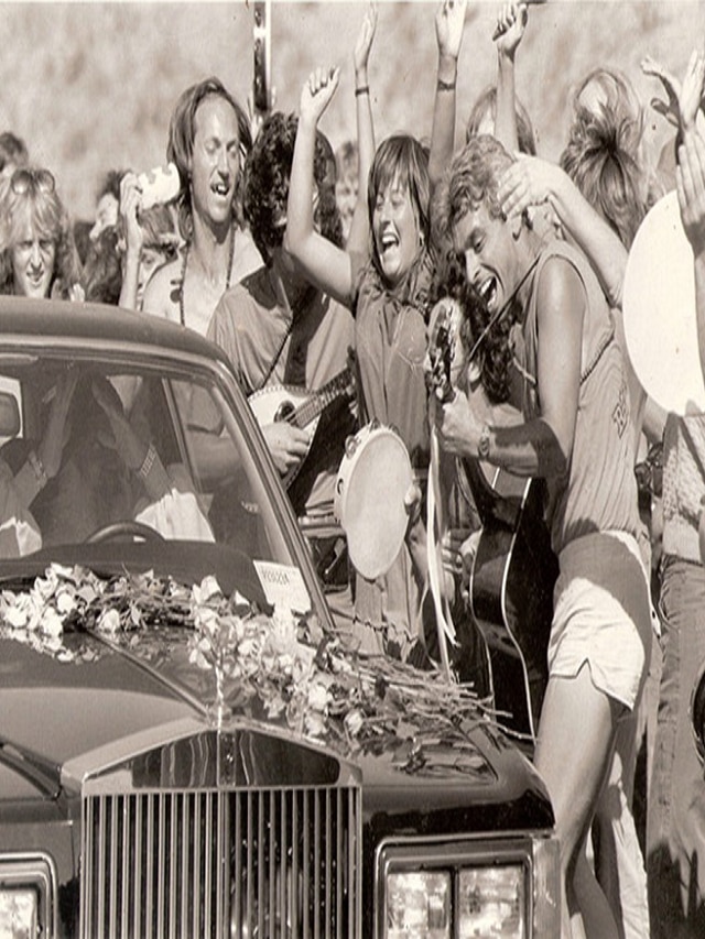 Osho Car Collection, Osho Rolls Royce Cars, Acharya Rajneesh, Acharya Rajneesh Rolls Royce Car Collection, Osho , Osho Biography , acharya rajneesh , acharya rajneesh , Osho rolls royce Osho in hindi , Vinod Khanna With Osho , Osho Life , Osho Personal Life , ओशो , आचार्य रजनीश