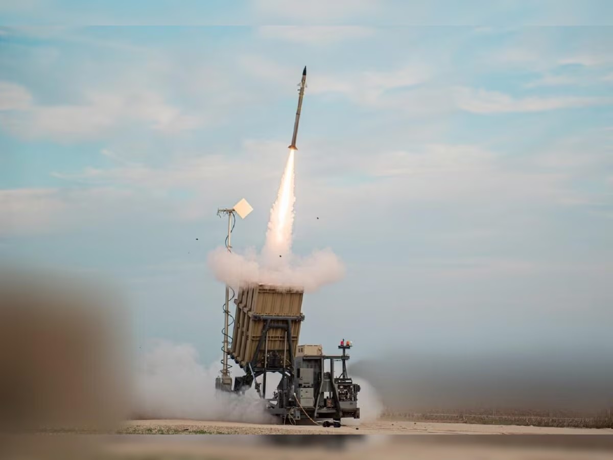 Israel vs Iran : इस्रायलने एक Iron Dome विकला तर इराणचा 3 वर्षांचा संरक्षण खर्च भागेल! Israel vs Iran : इस्रायलने एक Iron Dome विकला तर इराणचा 3 वर्षांचा संरक्षण खर्च भागेल!