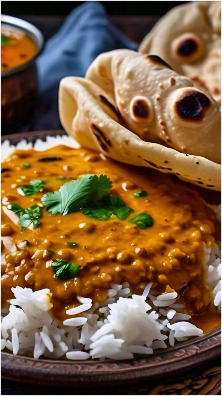 Benefits of dal with chawal, benfits of dal with roti, chawal vs roti, dal chawal vs dal roti, roti or chawal which is better, daal aur chawal, chawal aur daal, health, health news, health news in marathi, lifestyle, lifestyle news, lifestyle news in marathi, 