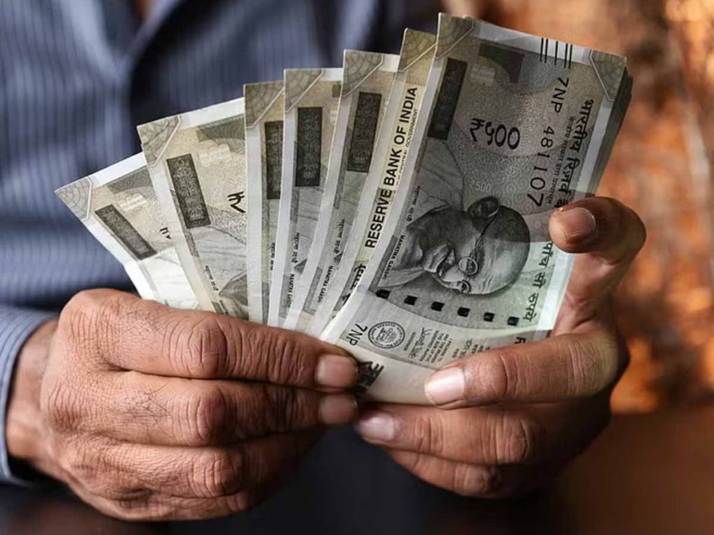 पगारवाढीच्या नावाखाली कंपन्या कर्मचाऱ्यांच्या तोंडाला पुसणार पानं; Salary Hike Prediction पाहाच पगारवाढीच्या नावाखाली कंपन्या कर्मचाऱ्यांच्या तोंडाला पुसणार पानं; Salary Hike Prediction पाहाच