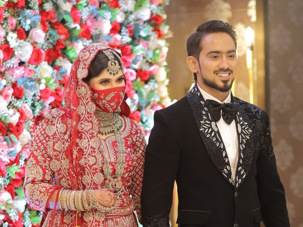 पत्नी आयशाचा चेहरा का लपवला? अदनान शेख म्हणाला, 'तिला पडद्यातच ठेवायचं आहे कारण...' पत्नी आयशाचा चेहरा का लपवला? अदनान शेख म्हणाला, 'तिला पडद्यातच ठेवायचं आहे कारण...'