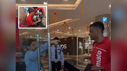 ₹90000000000 ची संपती, तरीही मॉलमध्ये जाण्यापासून रोखलं, सुरक्षारक्षक म्हणाले 'मागच्या दाराने या'; पायऱ्यांवर बसायची वेळ