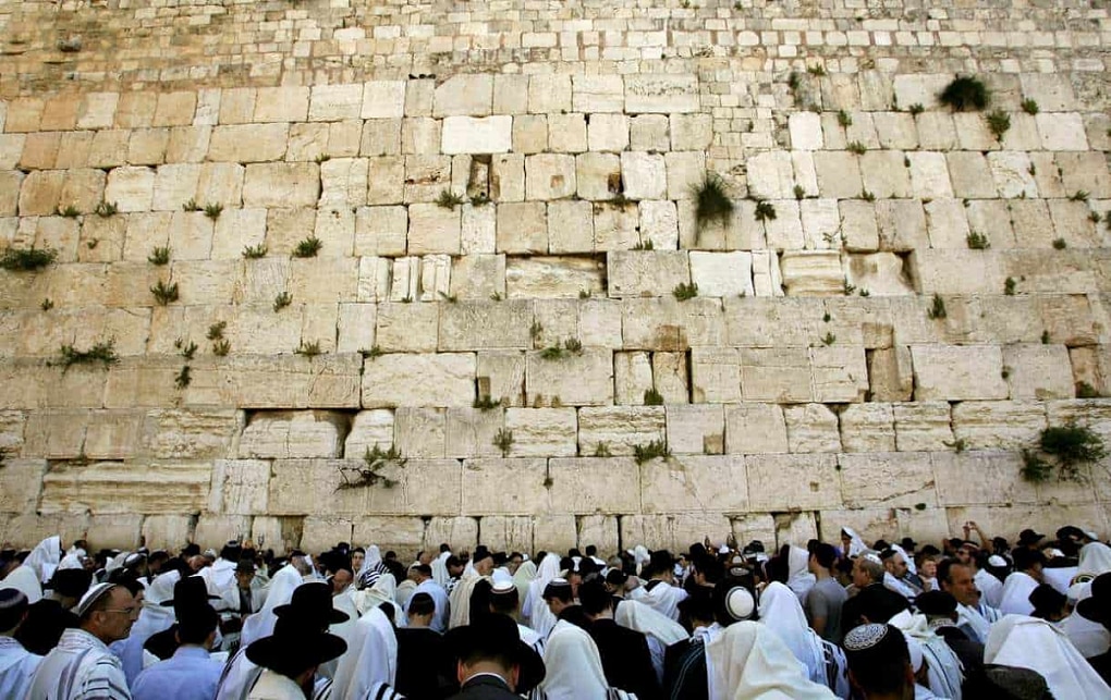 israel why jews cry at Western Wall know history