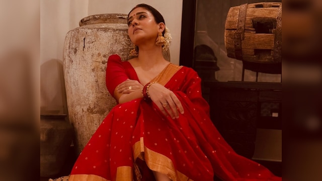 Nayanthara Red Saree Look : लाल साडी, कानात झुमके आणि गजरा, नयनताराचा नववधू लुकवर चाहते फिदा | jawan actress nayanthara share her red saree latest pics on instagram see photo