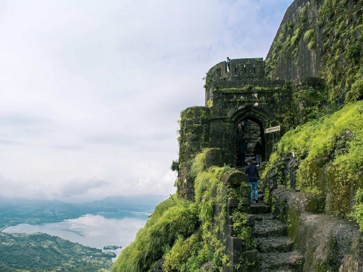 पुण्यातील टॉप 10 पर्यटन स्थळ; महाराष्ट्रात मुंबईनंतर सर्वात जास्त विदेश पर्यटक इथेचं येतात title=