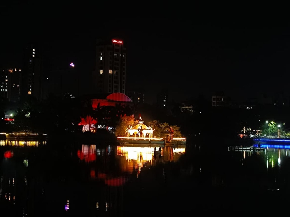 मुंबईला टक्कर देतात ठाण्यातील पॉश वस्त्या; शांत, निवांत परिसरात अलिशान घरं