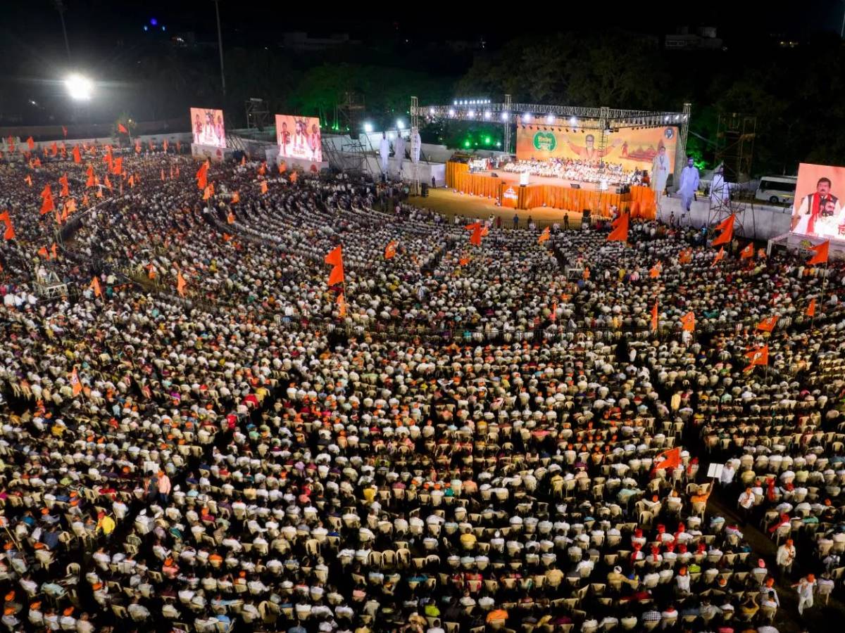 आव्वाज कोणाचा? राजकीय नेत्यांचा दसरा मेळावा, गर्दीचा रेकॉर्ड कोण मोडणार? आव्वाज कोणाचा? राजकीय नेत्यांचा दसरा मेळावा, गर्दीचा रेकॉर्ड कोण मोडणार?