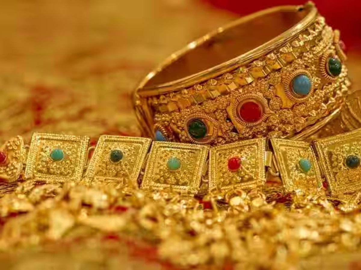 दसरा होताच सोनं झालं स्वस्त; जाणून घ्या आजचे 24 कॅरेटचे भाव