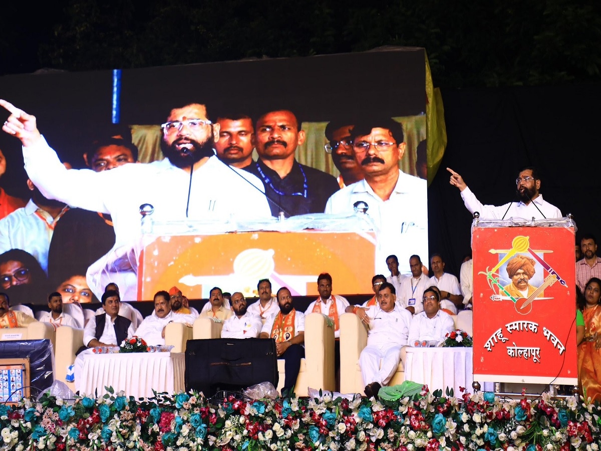 महाराष्ट्रात मोठा पक्षप्रवेश! तब्बल 1111 कार्यकर्त्यांचा शिवसेना शिंदे गटात प्रवेश