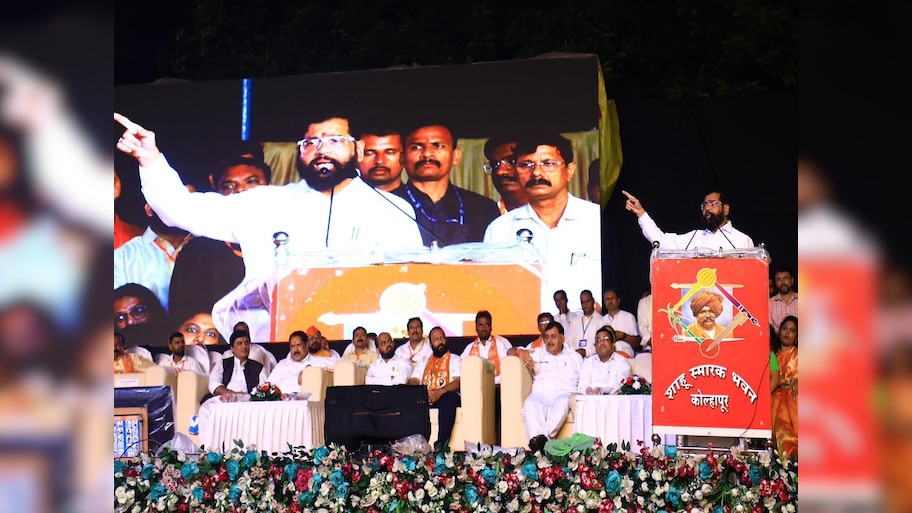 महाराष्ट्रात मोठा पक्षप्रवेश! तब्बल 1111 कार्यकर्त्यांचा शिवसेना शिंदे गटात प्रवेश