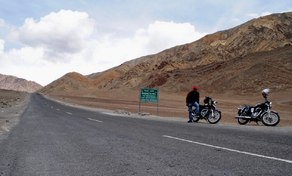 leh ladakh Magnetic Hill zero gravity place  