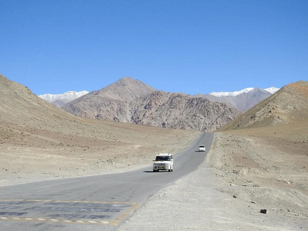 leh ladakh Magnetic Hill zero gravity place  