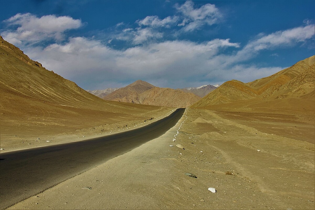 leh ladakh Magnetic Hill zero gravity place  