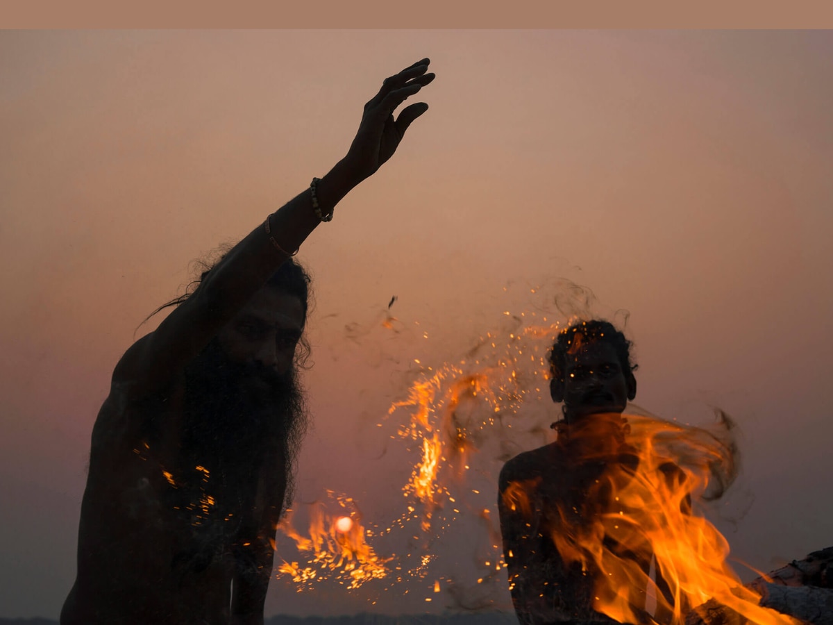 आणखी एक परिवार अंधश्रद्धेचा बळी! दोघांचा मृत्यू, 2 बेशुद्ध आणि दोघे झाले वेडे; काय आहे प्रकरण? title=