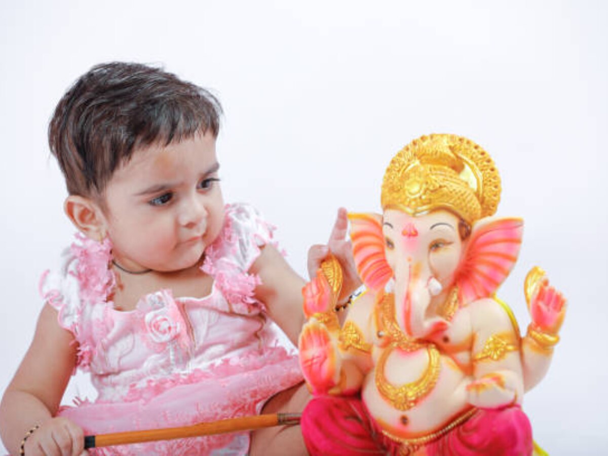 संकष्टी चतुर्थीला जन्मलेल्या मुलांसाठी गणरायाची युनिक, मॉडर्न अशी नावे