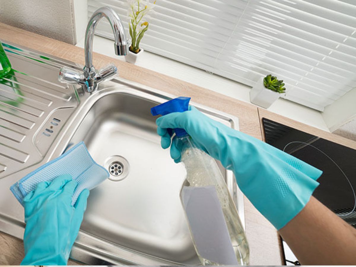 Kitchen Tips Clean the kitchen sink using rice sink will clean 