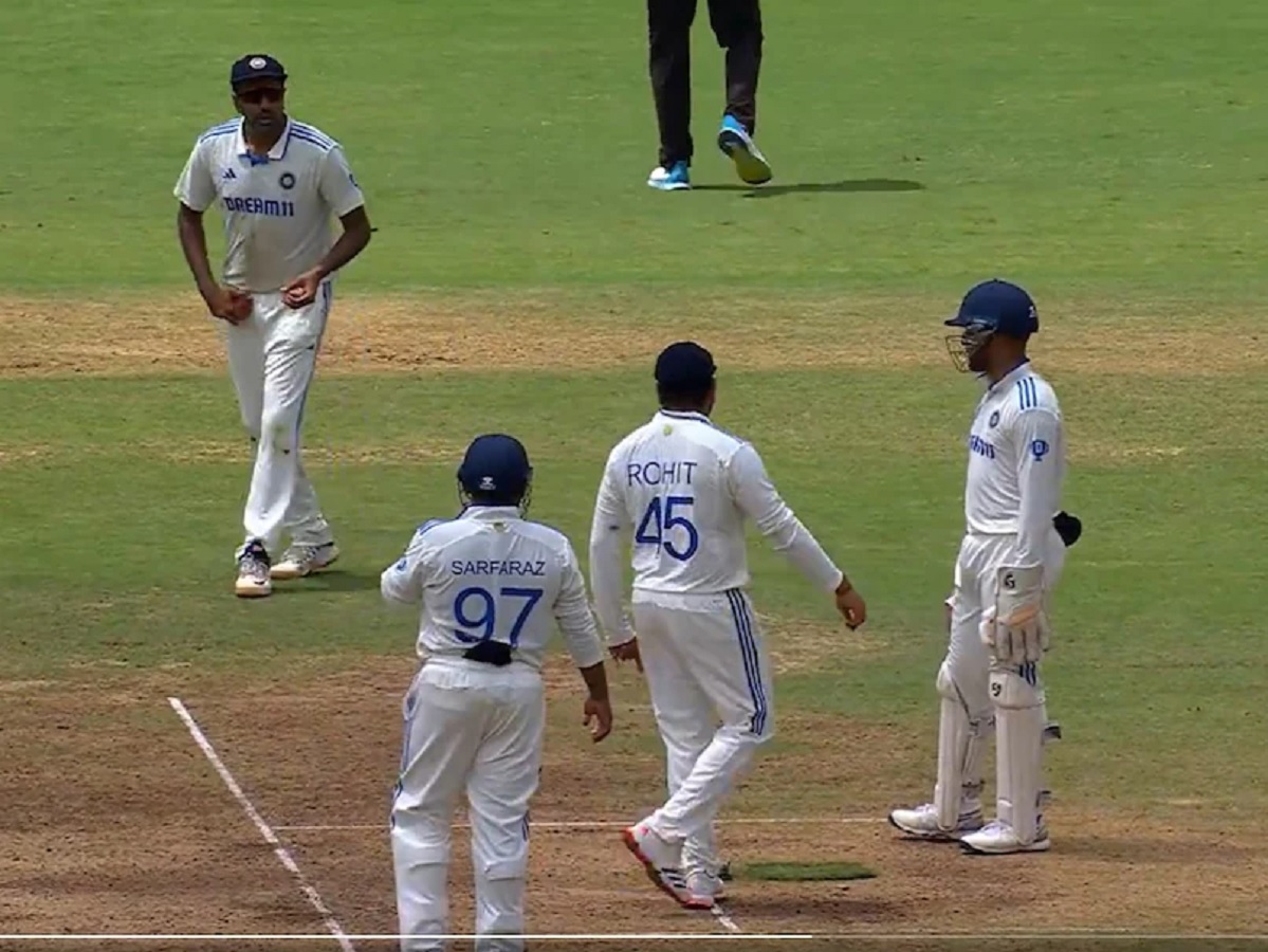 Ind vs NZ: 'जास्त हिरो बनतोय का?', रोहित शर्माची आर अश्विनला विचारणा, स्टम्प माईकमध्ये कैद झाला संवाद Ind vs NZ: 'जास्त हिरो बनतोय का?', रोहित शर्माची आर अश्विनला विचारणा, स्टम्प माईकमध्ये कैद झाला संवाद