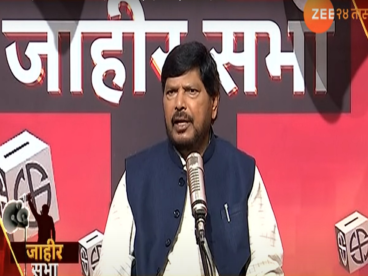 तुम्हाला कविता नेमक्या सुचतात कशा? रामदास आठवलेंनी अखेर केला उलगडा, 'लोक टाळ्या....' तुम्हाला कविता नेमक्या सुचतात कशा? रामदास आठवलेंनी अखेर केला उलगडा, 'लोक टाळ्या....'