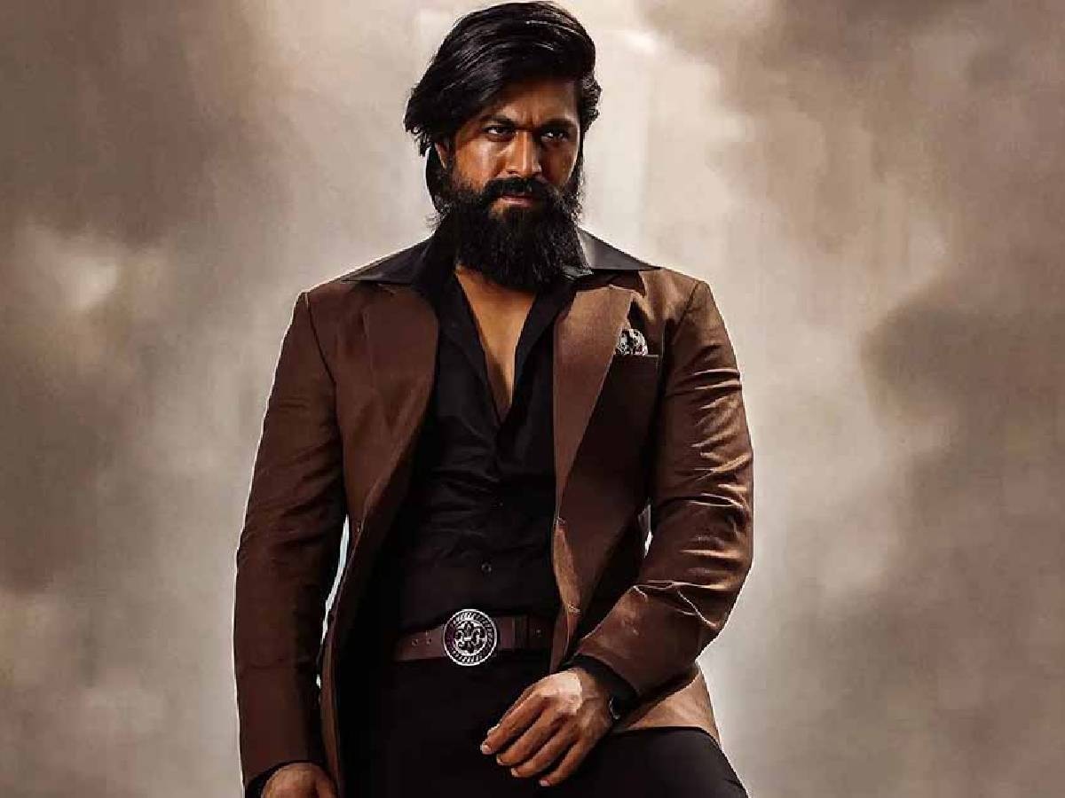 रॉकी भाई उर्फ यशची सर्वात मोठी घोषणा! म्हणाला- KGF 3 चे कथानक… title=