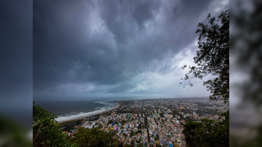 Weather News : बापरे! अद्याप ओसरलं नाही 'दाना' चक्रीवादळाचं सावट? महाराष्ट्रातील थंडीवर होणार परिणाम? 