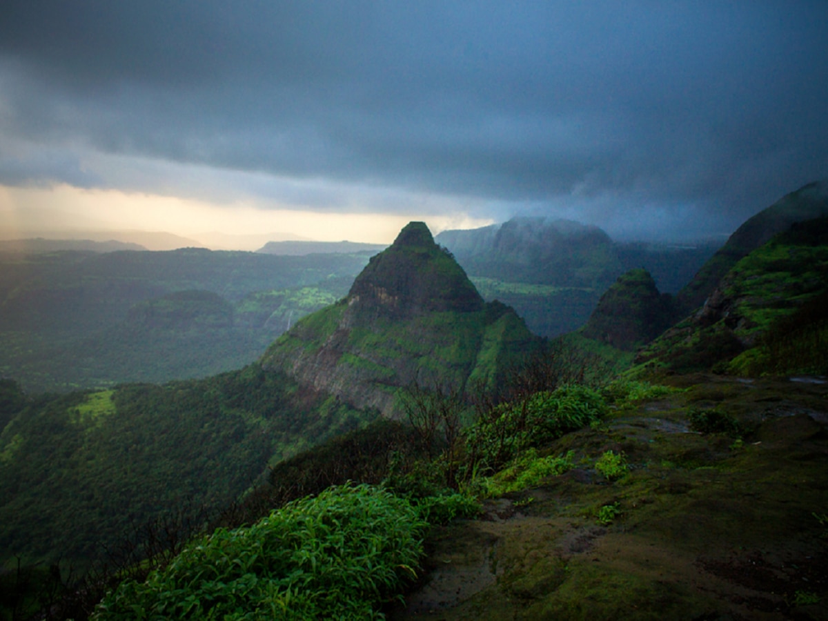 Maharashtra Weather News : महाराष्ट्राच्या हवामानात सुखद बदल, कुठे जाणवतोय गारठा, कुठे पावसाच्या ढगांचं सावट  title=