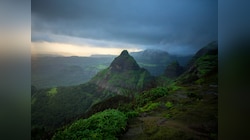 Maharashtra Weather News : महाराष्ट्राच्या हवामानात सुखद बदल, कुठे जाणवतोय गारठा, कुठे पावसाच्या ढगांचं सावट 