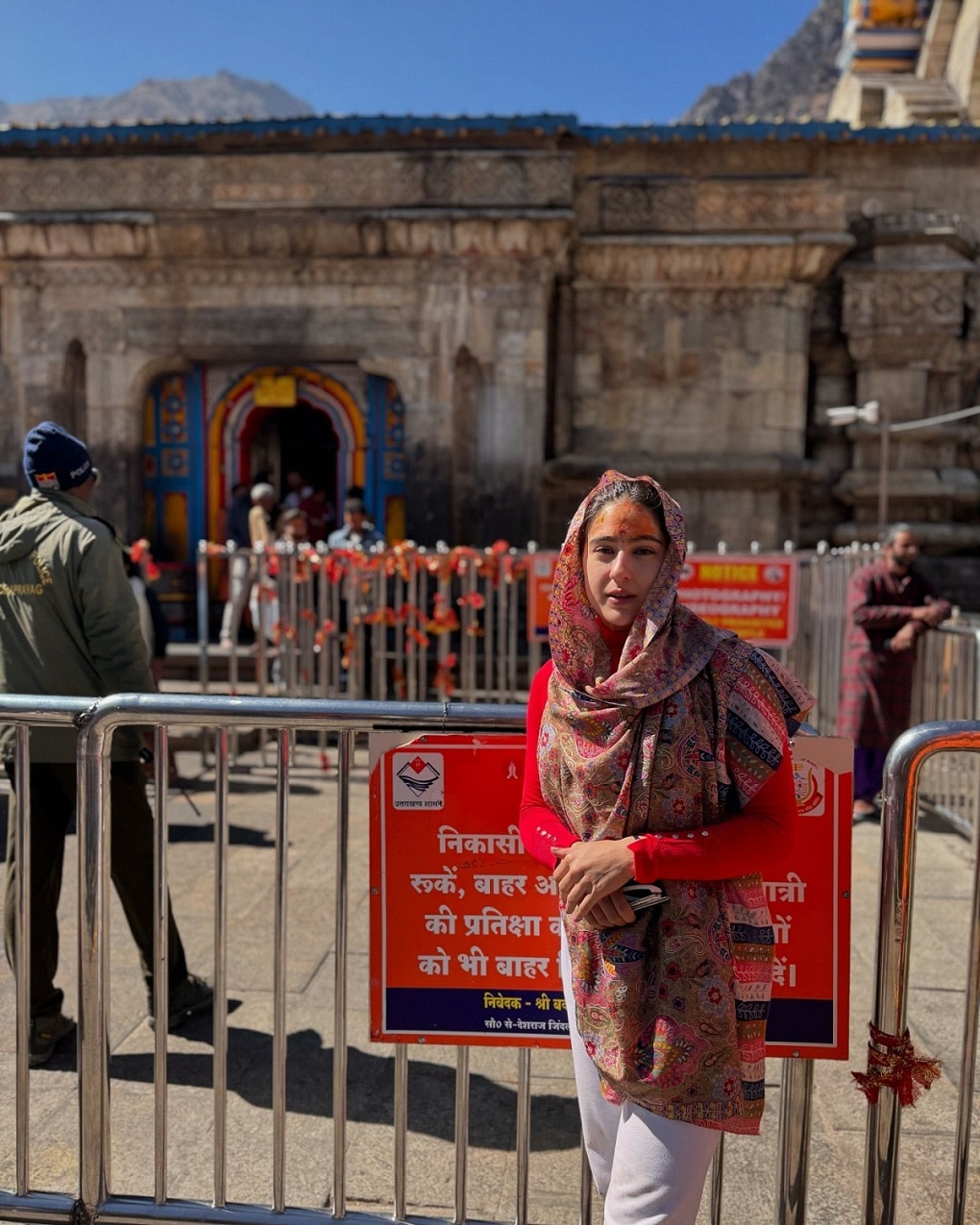 actress Sara Ali Khan Visits Kedarnath shares photos and video 