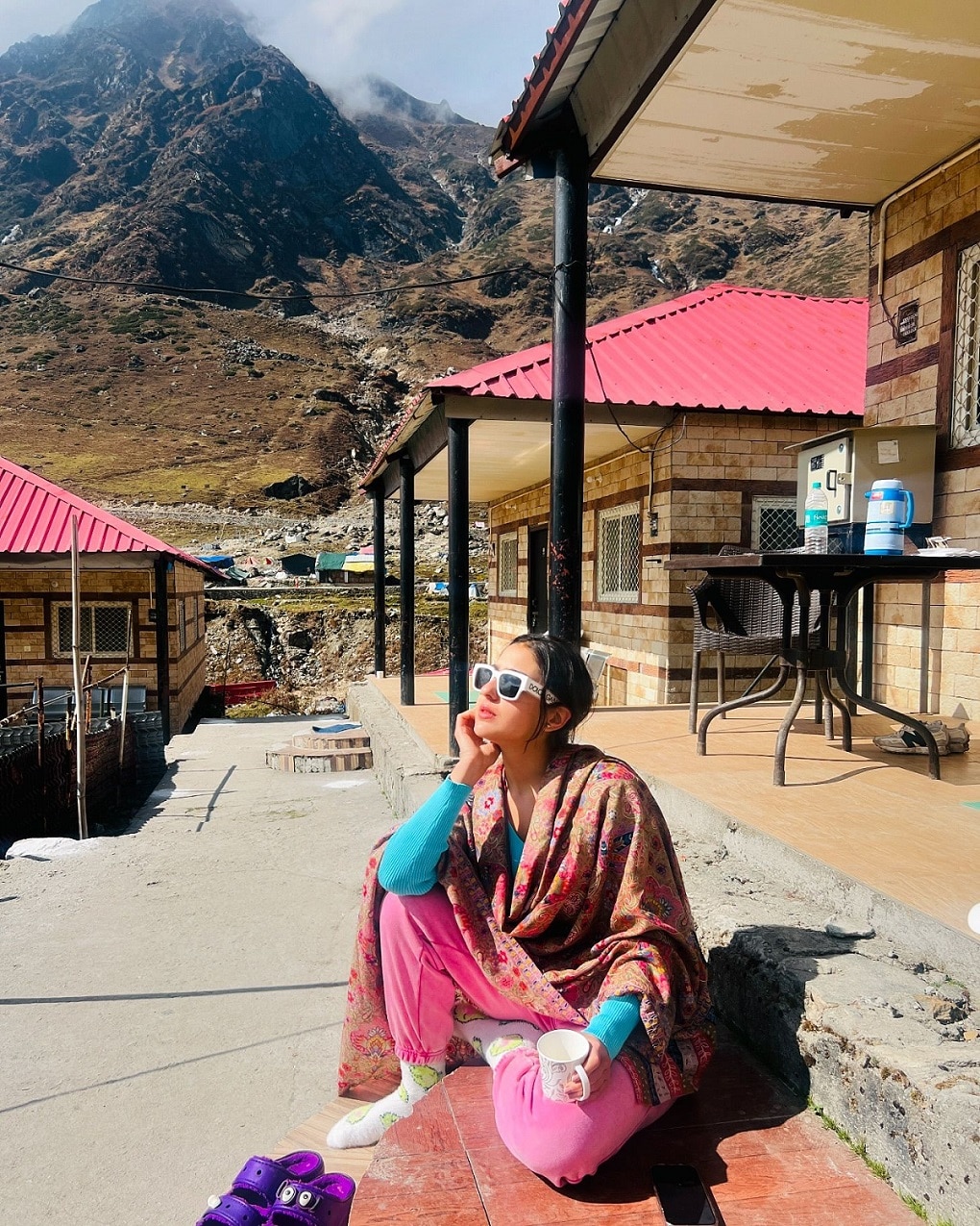 actress Sara Ali Khan Visits Kedarnath shares photos and video 