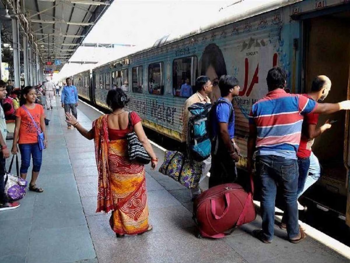 IRCTC वरून नाही होणार रेल्वे तिकीटाचं बुकींग? पर्याय काय, पाहूनच घ्या  title=