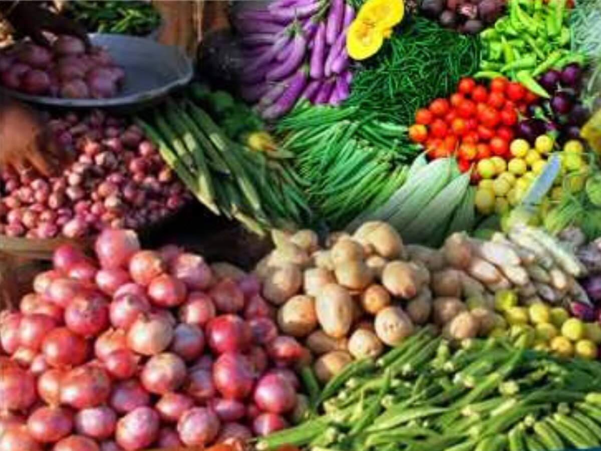 लसूण 500, कांदा 80... भाज्यांचे भाव कडाडले, सामान्य माणसाच्या खिशाला महागाईची फोडणी 