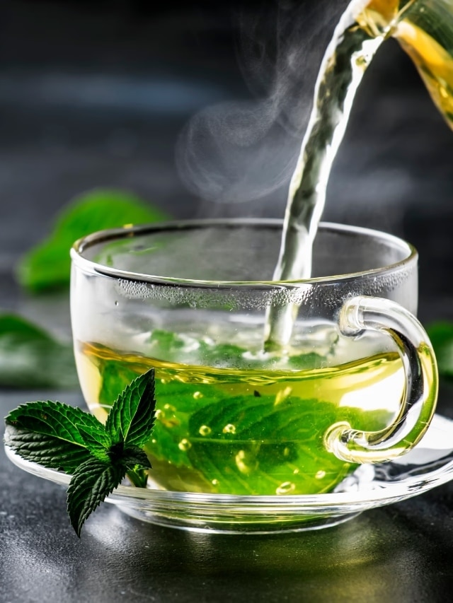 Disadvantages of drinking too much green tea, side effects of drinking too much green tea,how to drink green tea without the side effects,side effects of green tea at night,worst time to drink green tea, lifestyle, lifestyle news, lifestyle news in marathi, health, health news, health news in marathi, 