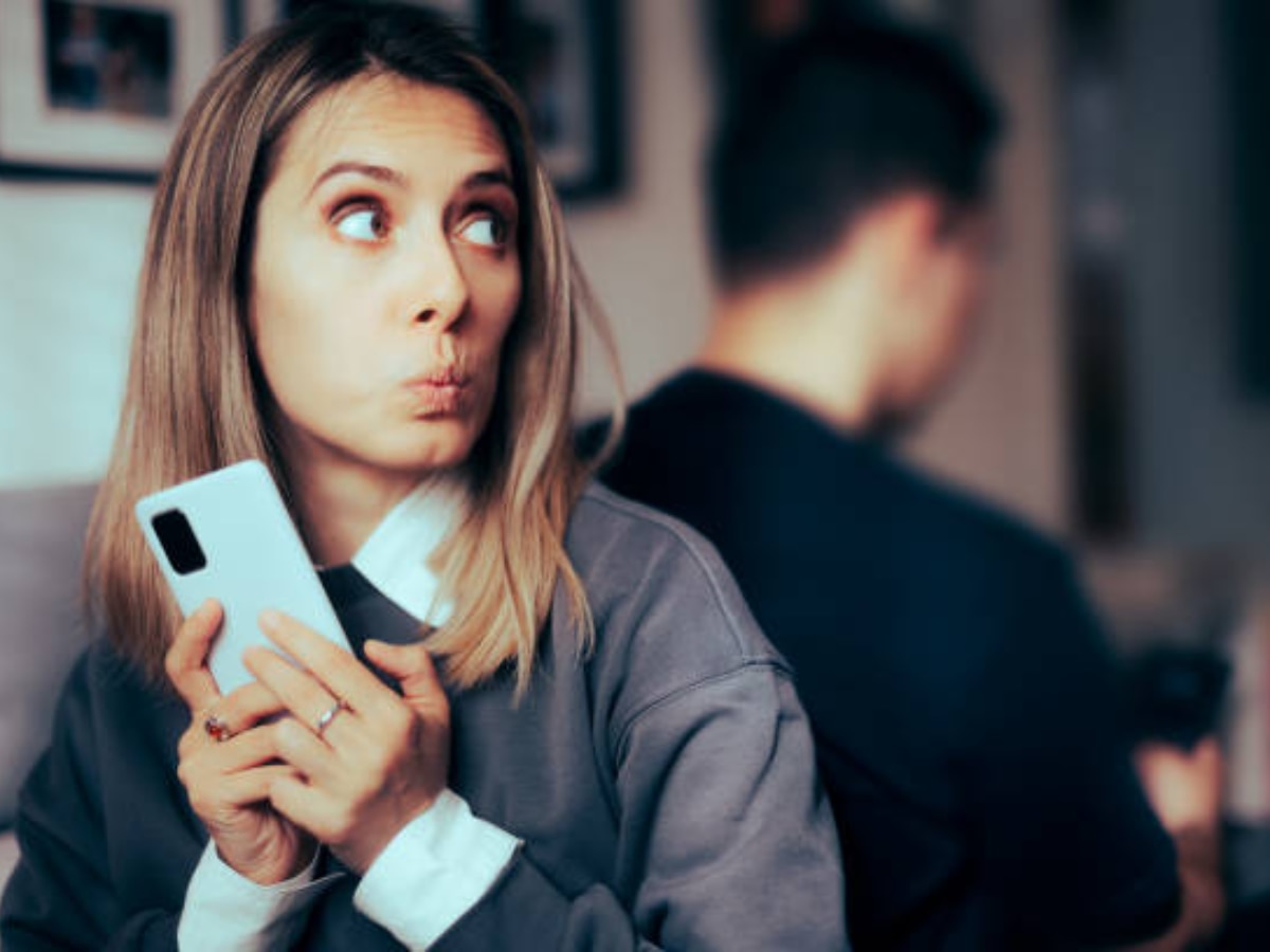 'माझी पत्नी माझ्यापासून काहीच लपवत नाही..'; असा विचार तुम्हीपण करत असाल तर चुकीचे आहात! महिला पतीपासून लपवतात 5 गोष्टी 