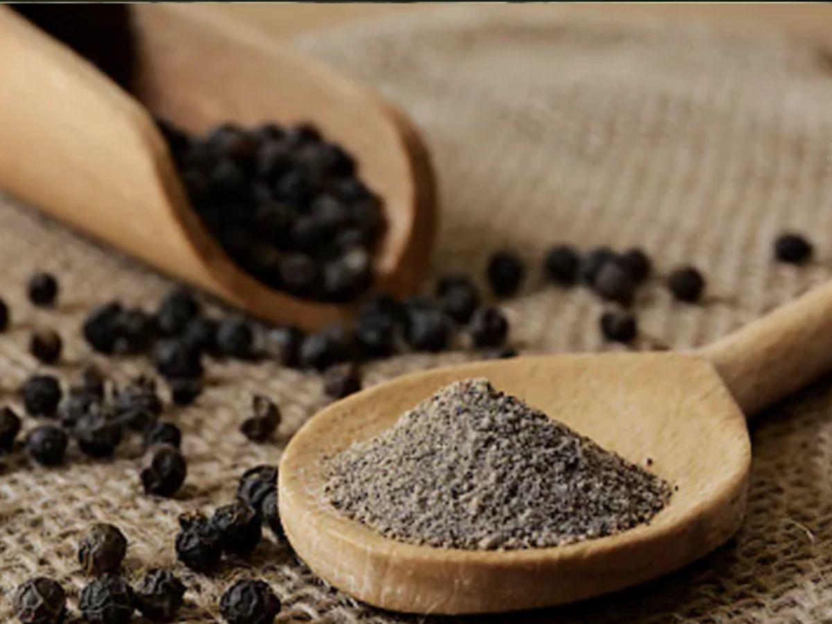 Health tips in marathi Eating A Pinch Black Pepper Mixed In A Spoonful Honey is Miraculous For The Body