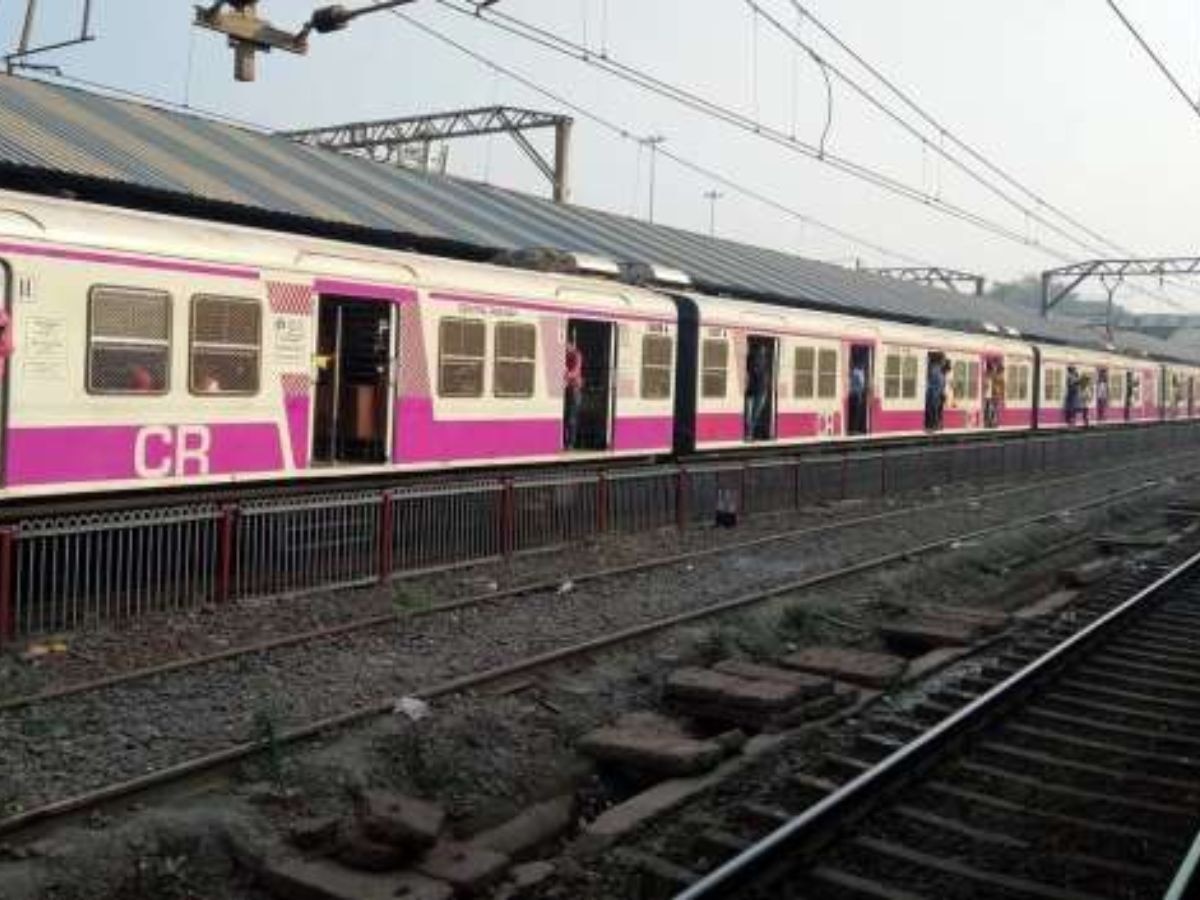  Mumbai Local: मतदानाच्या दिवशी मध्य रेल्वे विशेष लोकल चालवणार, वाचा लोकलचं TimeTable  title=