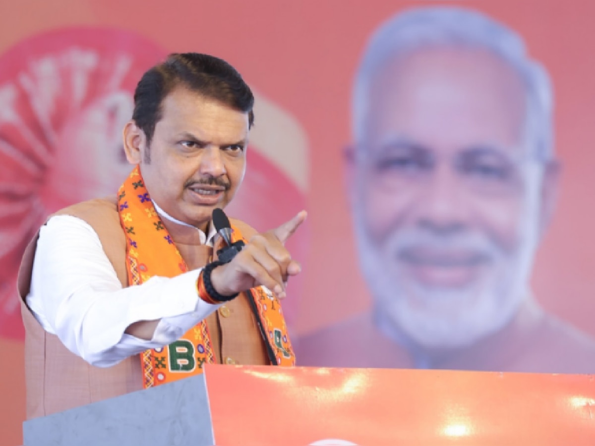 Maharashtra Election Results: 'मोदी आहेत तर...'; विजयावर फडणवीसांची 2 वाक्यात पहिली प्रतिक्रिया title=