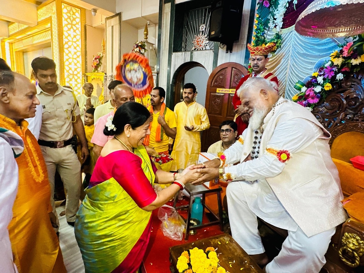 महाराष्ट्रातील फायरब्रॅंड लढत! शेवटच्या क्षणी पक्ष बदलून मंदा म्हात्रेंविरोधात लढणाऱ्या भाजपच्या बड्या नेत्याच्या मुलाचा पराभव title=