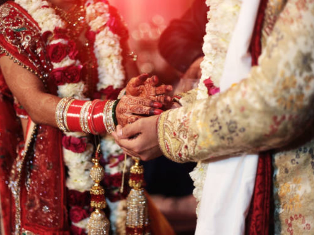 Marriage 2024 : लग्नाचा मुहूर्त सकाळी असावी की रात्री? जगद्गुरु शंकराचार्यांनी शास्त्रानुसार सांगितले नियम  title=