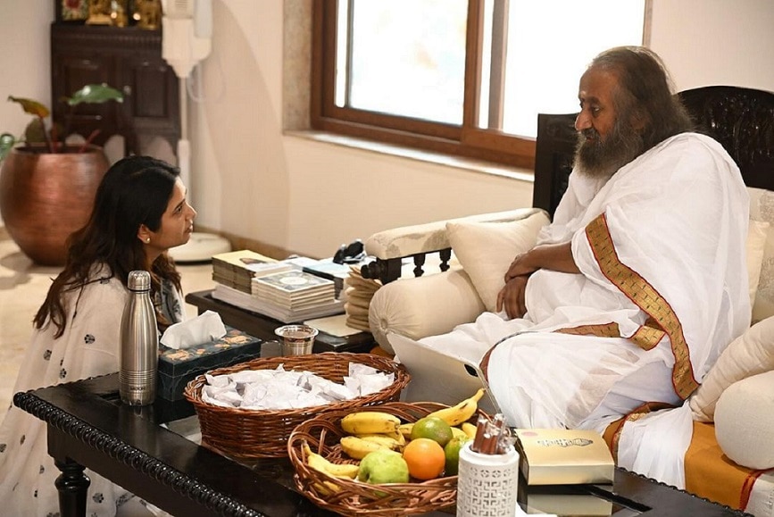 phulawanti fame actress meets spiritual guru Sri Sri Ravishankar shares photos 