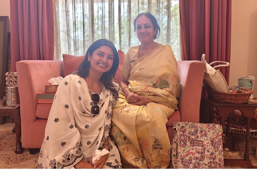 phulawanti fame actress meets spiritual guru Sri Sri Ravishankar shares photos 