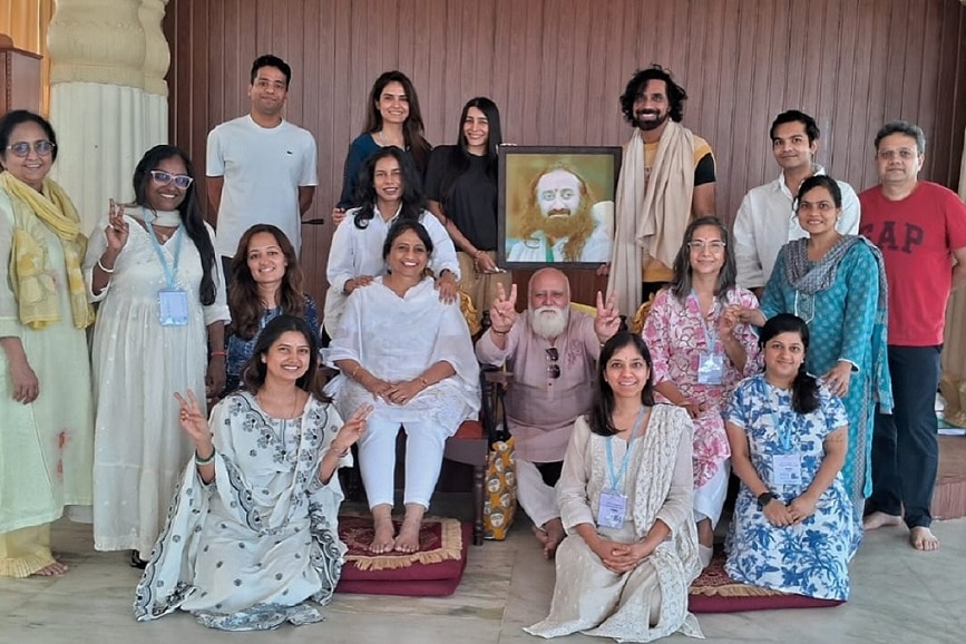 phulawanti fame actress meets spiritual guru Sri Sri Ravishankar shares photos 