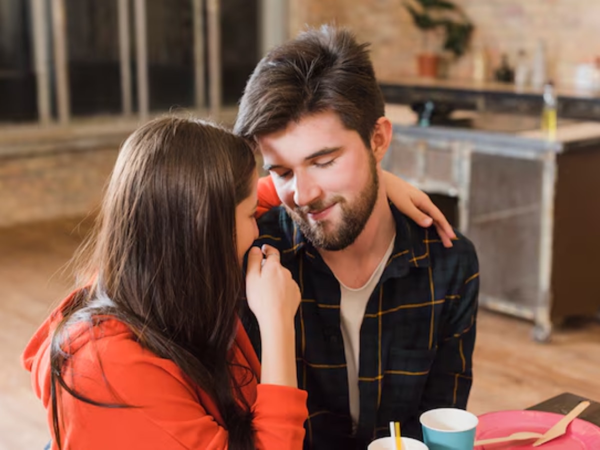 Romance in office Company give prize to Employee who is dating Trending News