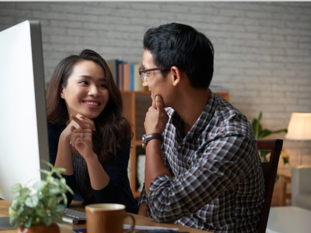 Romance in office Company give prize to Employee who is dating Trending News