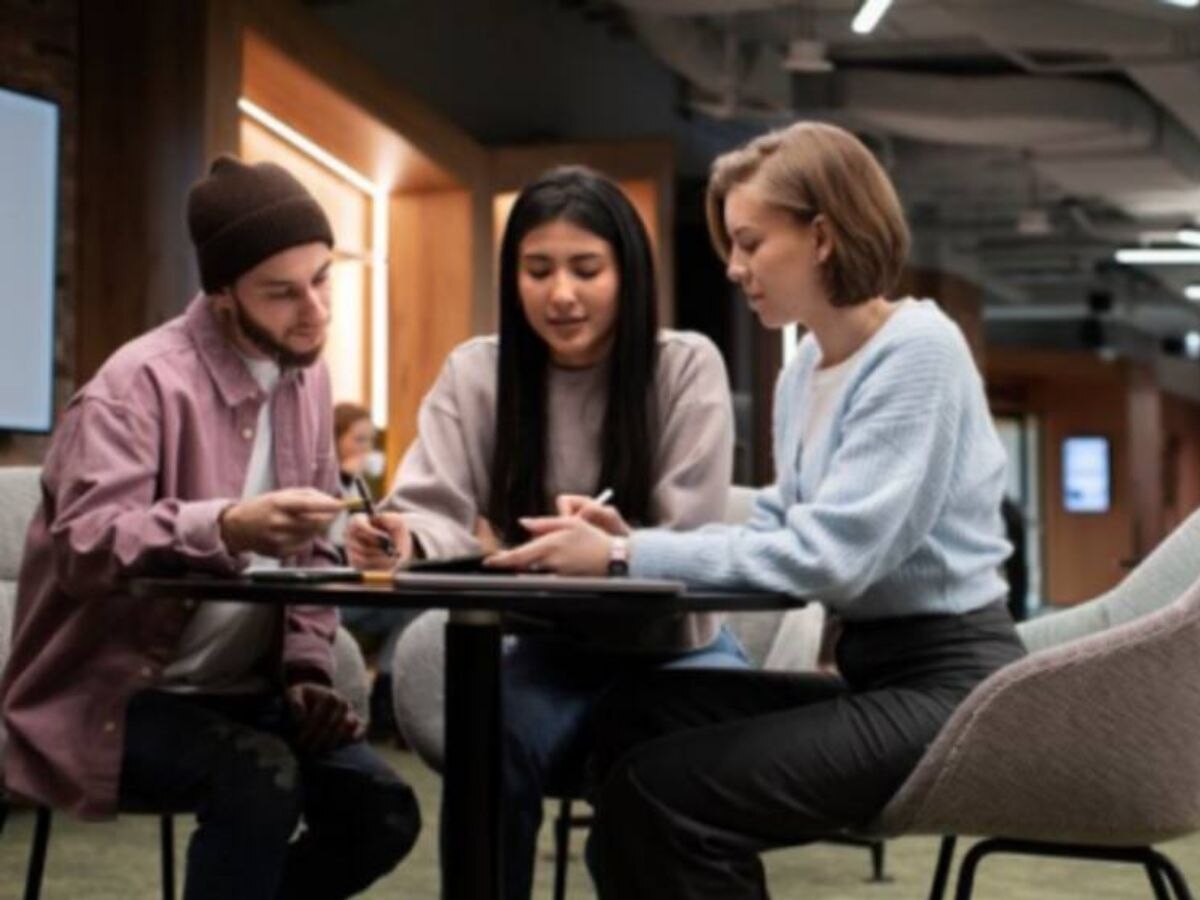 आता Gen Z कर्मचाऱ्यांना नावं ठेवायची नाही! पगारासाठी नाही तर... रिसर्चमधून सत्य समोर