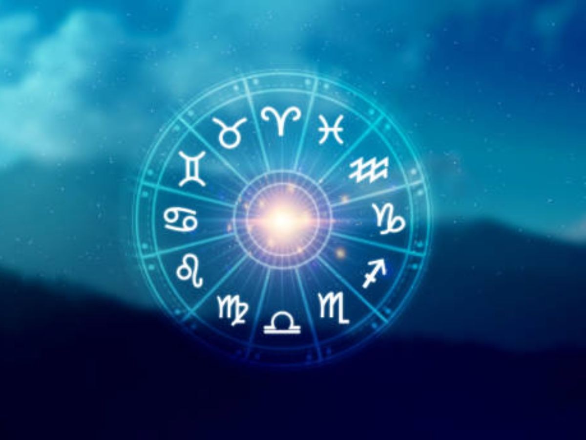 Horoscope : मार्गशीर्ष महिन्याची सुरुवात कशी असेल? 2 राशींच्या लोकांवर महालक्ष्मीची कृपादृष्टी title=