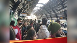 काय म्हणावं... चोरट्यांनी थेट Metro ची केबलच पळवली; क्षणात मंदावला मेट्रोचा वेग 